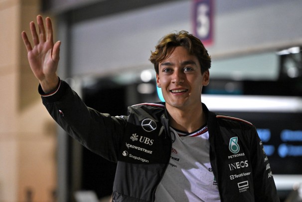 Imagem: Russell supera susto e já está de volta ao trabalho na Mercedes